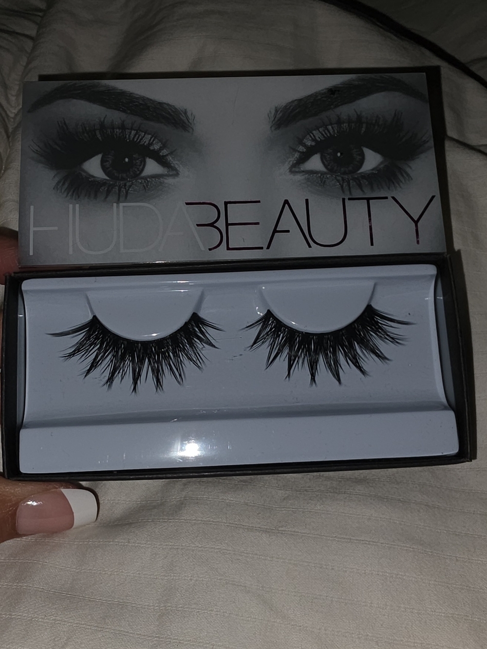 HUDA BEAUTY Sasha #11 Classic False Lashes